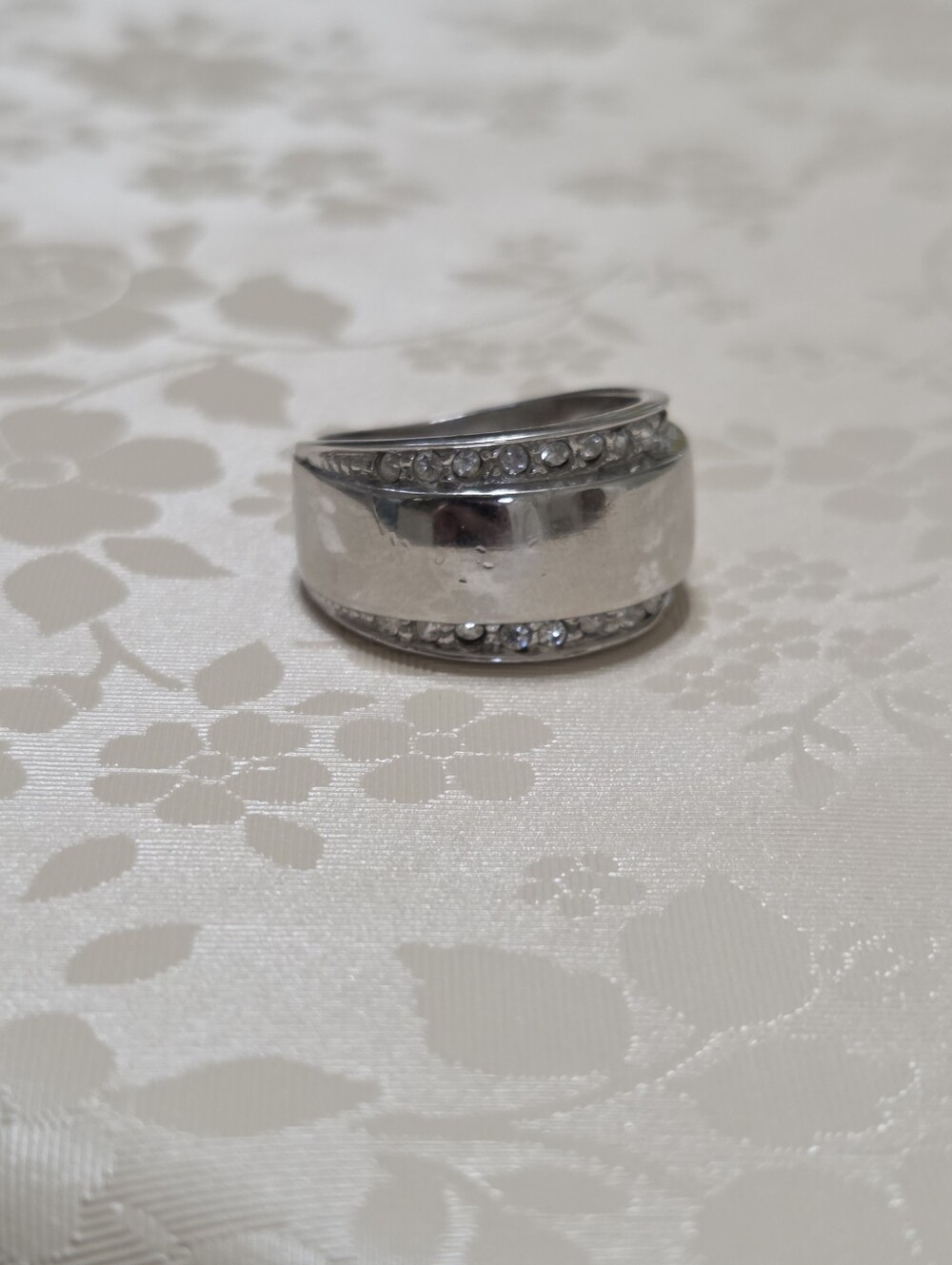 Vintage .925 sterling silver chunky ring with crystals